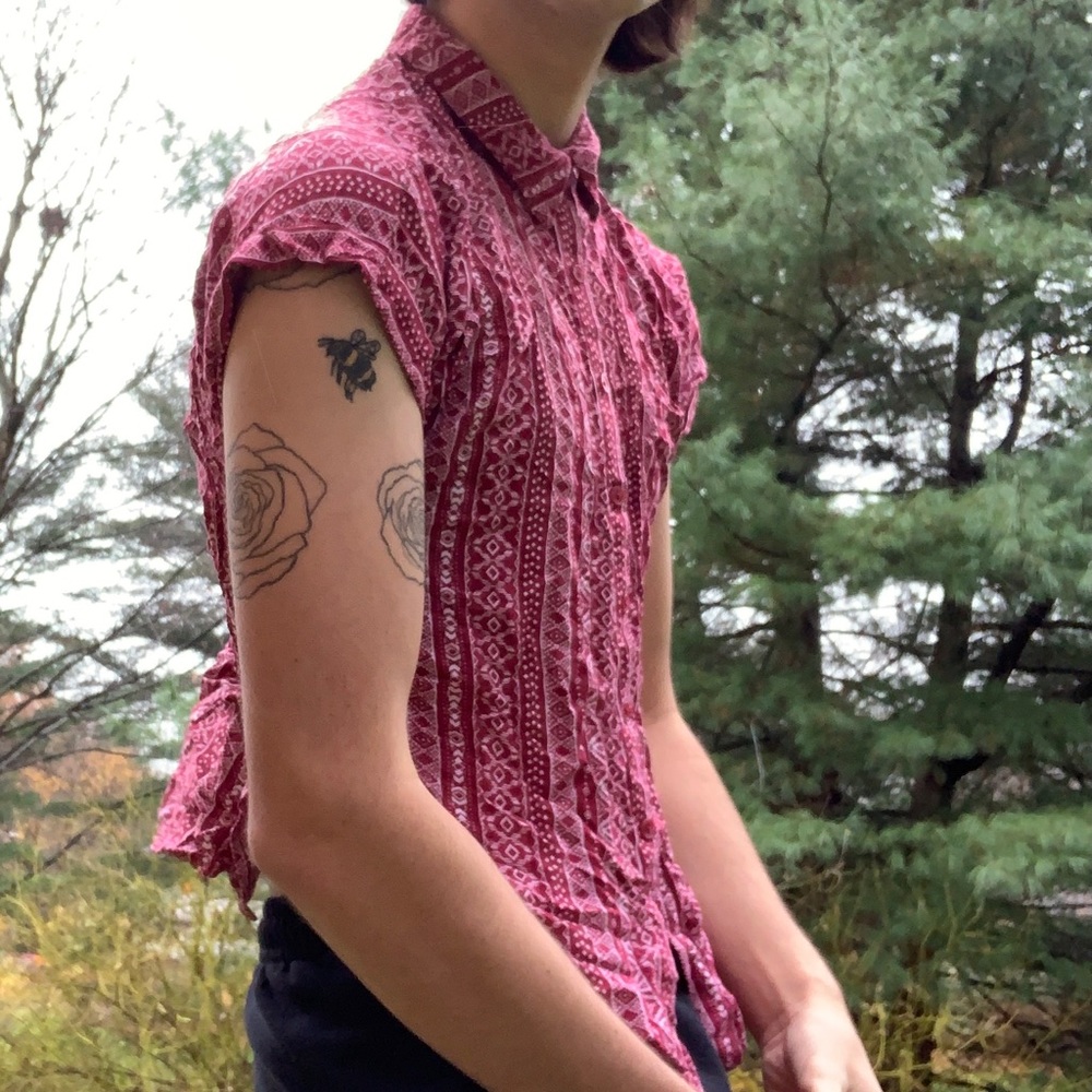 Red patterned button up - Picture 3 of 4